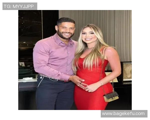 足球明星妻子怀孕消息曝光 期待新生命的到来引发粉丝热议